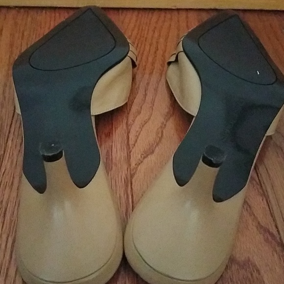 Bandolino Shoes - Picture 4 of 4